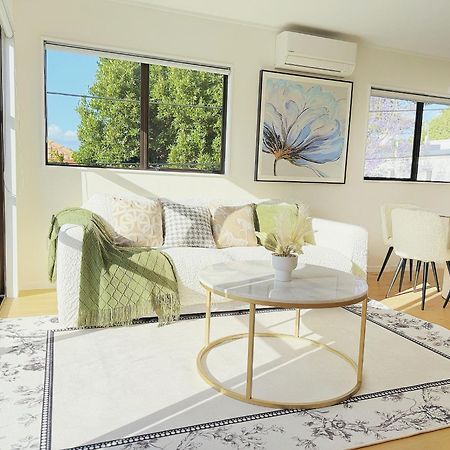 The Luxe Hidden Gem Villa In Auckland Heart - 3 Bedrooms Near Newmarket Westfieldmall ภายนอก รูปภาพ